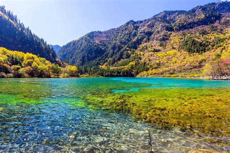 九寨溝！ 壮大な自然と神秘的な湖沼群！